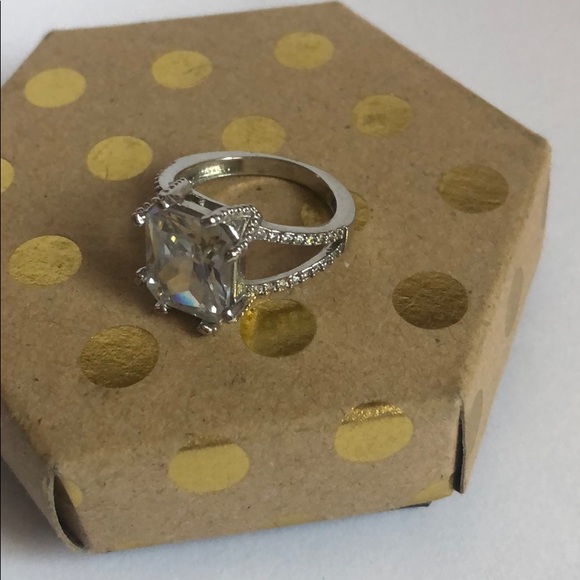 Ring - Picture 3 of 3